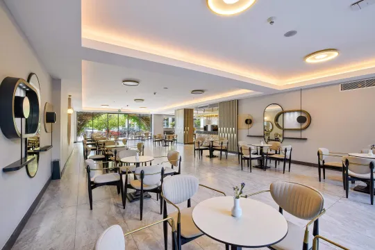MOVENPICK HOTELS - RESORTS TEKIROVA Bars