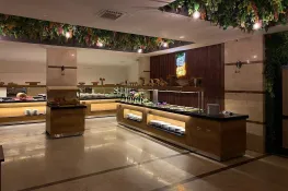 MR CRANE HOTEL Restaurants