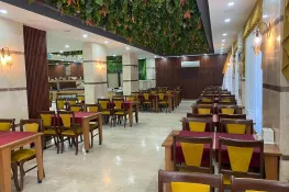 MR CRANE HOTEL Restaurants