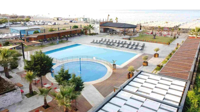MUSHO HOTEL Pools & Beach