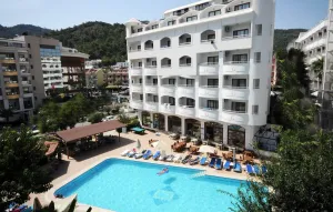 MY DREAM HOTEL Pools & Beach
