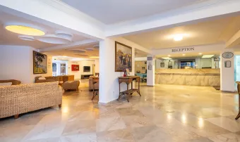 NICHOLAS PARK HOTEL Lobby
