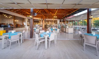NICHOLAS PARK HOTEL Restaurants