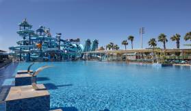 NIRVANA COSMOPOLITAN Pools & Beach