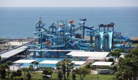 NIRVANA COSMOPOLITAN Pools & Beach