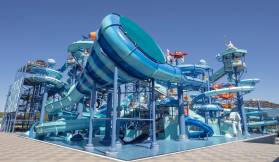 NIRVANA COSMOPOLITAN Pools & Beach