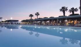 NIRVANA COSMOPOLITAN Pools & Beach