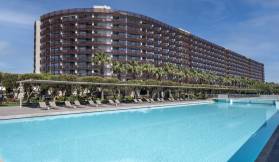 NIRVANA COSMOPOLITAN Pools & Beach