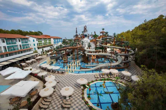 NIRVANA DOLCE VITA Pools & Beach