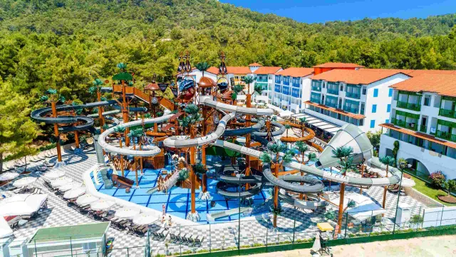 NIRVANA DOLCE VITA Pools & Beach