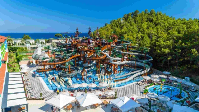 NIRVANA DOLCE VITA Pools & Beach