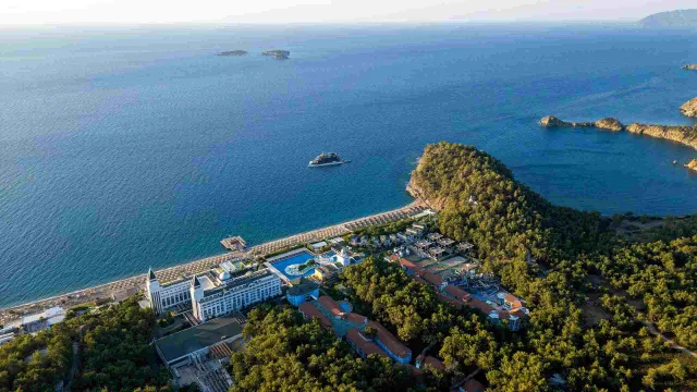 NIRVANA DOLCE VITA Pools & Beach