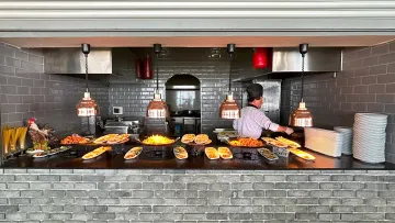 NOX INN DELUXE HOTEL Restaurants
