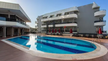 NOX INN DELUXE HOTEL Pools & Beach