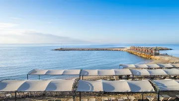 NOX INN DELUXE HOTEL Pools & Beach