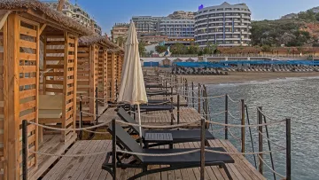 NOX INN DELUXE HOTEL Pools & Beach