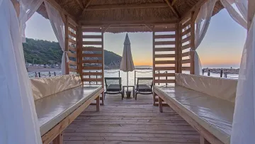 NOX INN DELUXE HOTEL Pools & Beach