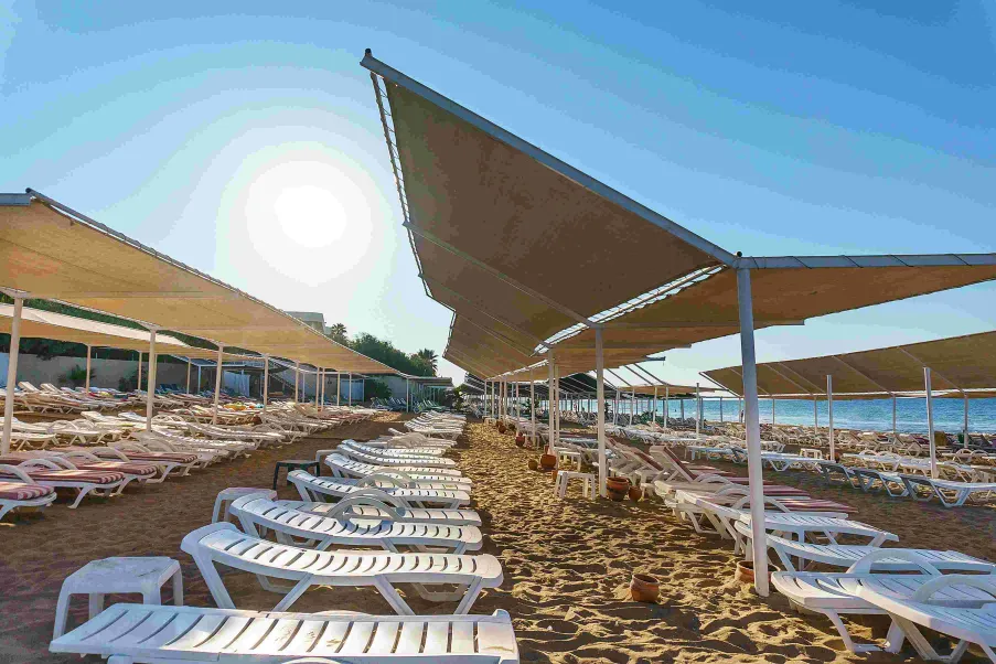 NUMA CLUB SIDE Pools & Beach