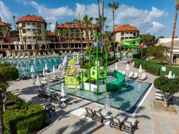 NUMA CLUB SIDE Pools & Beach