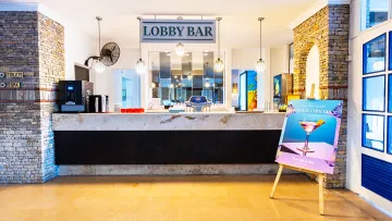 OLUDENIZ BEACH RESORT BY Z HOTELS Bars
