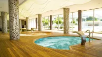 ON LIVE HOTEL Pools & Beach