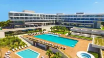 ON LIVE HOTEL Pools & Beach