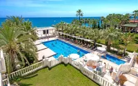 ONKEL RESORT Pools & Beach