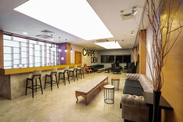 ORFEUS QUEEN HOTEL Bars