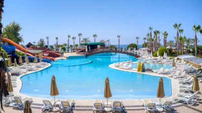OZ HOTELS INCEKUM BEACH Pools & Beach