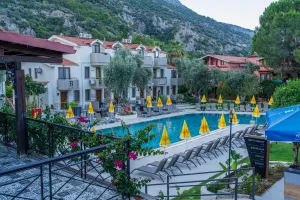 OZ KATRE HOTEL Pools & Beach