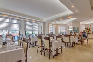 PALMEA HOTEL Restaurants
