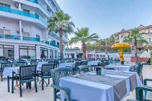 PALMEA HOTEL Restaurants