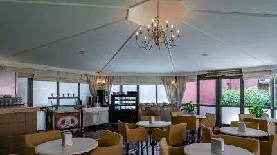 PALMERAS BEACH HOTEL Restaurants