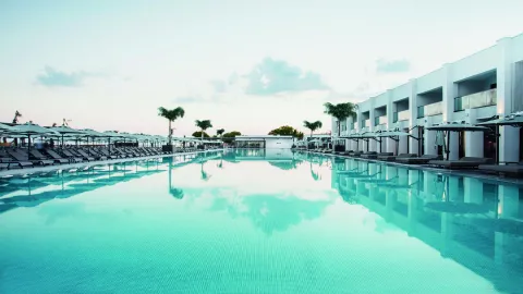 PALOMA FINESSE SIDE Pools & Beach
