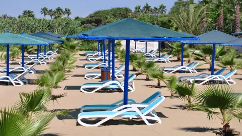 PALOMA OCEANA RESORT Pools & Beach