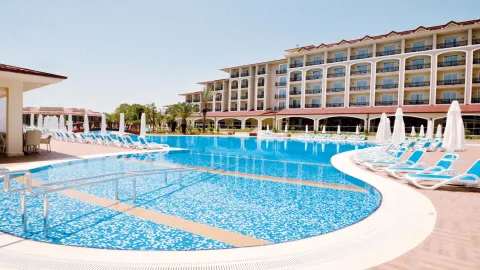 PALOMA OCEANA RESORT Pools & Beach