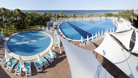 PALOMA OCEANA RESORT Pools & Beach