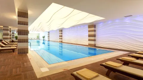 PALOMA OCEANA RESORT Pools & Beach