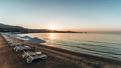 PALOMA PASHA RESORT Pools & Beach