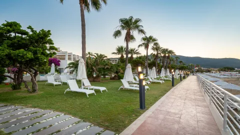 PALOMA PASHA RESORT Pools & Beach