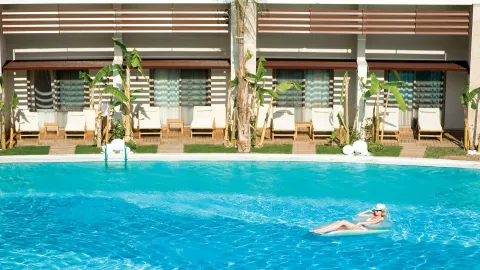 PALOMA PASHA RESORT Pools & Beach