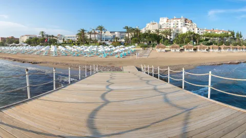 PALOMA PERISSIA Pools & Beach