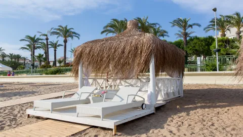 PALOMA PERISSIA Pools & Beach