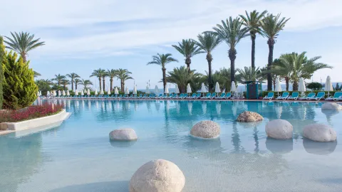 PALOMA PERISSIA Pools & Beach