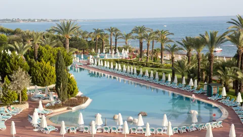 PALOMA PERISSIA Pools & Beach