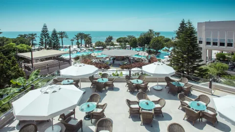PALOMA PERISSIA Pools & Beach