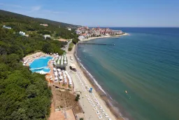 PARADISE BEACH HOTEL Pools & Beach