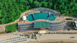 PARADISE BEACH HOTEL Pools & Beach