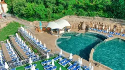 PARADISE BEACH HOTEL Pools & Beach