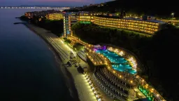 PARADISE BEACH HOTEL Pools & Beach